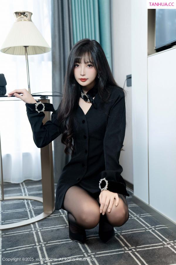   [XiuRen]高清写真图 2025.02.21 No.9918 樱桃小阑子 黑丝美腿第19张图片